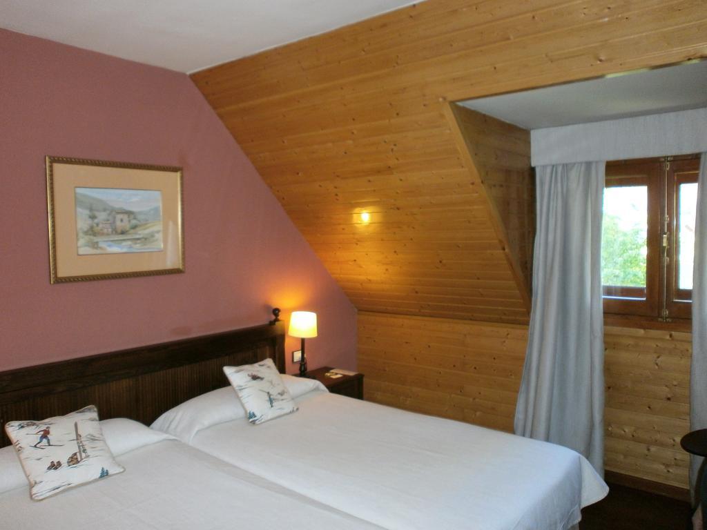 Parador De Arties Esterno foto